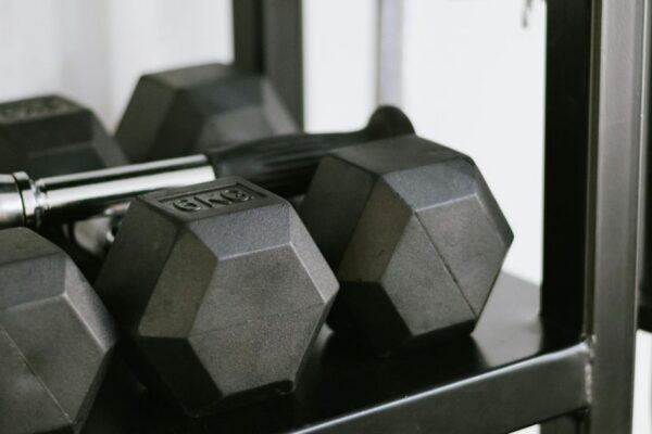 This article is a practical buying guide to Marcy weight benches, showing which models give the best value, safety, and versatility for home gyms. It highlights...