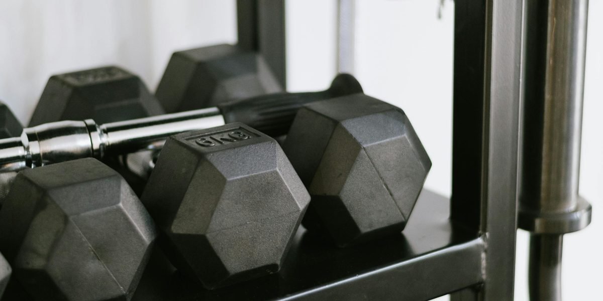 This article is a practical buying guide to Marcy weight benches, showing which models give the best value, safety, and versatility for home gyms. It highlights...