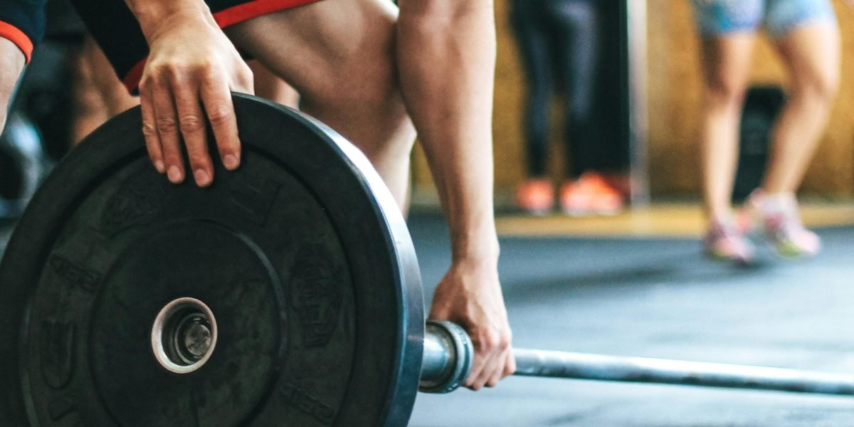 Precise pre-workout timing helps maximize strength gains and muscle building efforts.