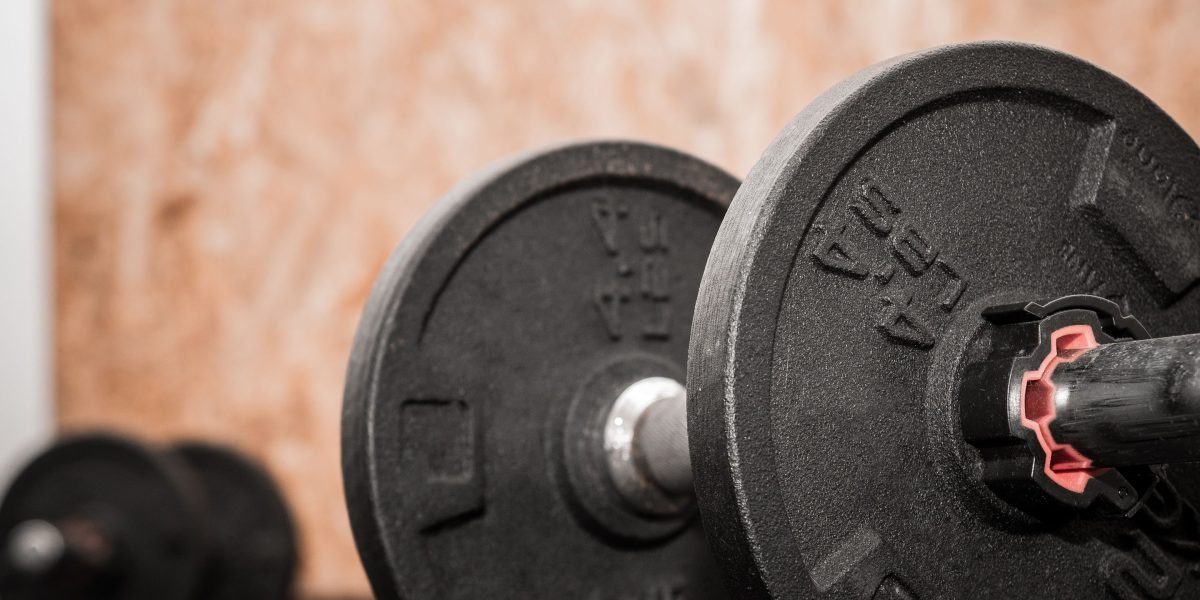 This article cuts through the cardio‑vs‑weights debate to explain how each approach affects fat loss and long‑term body composition. It shows that while steady...