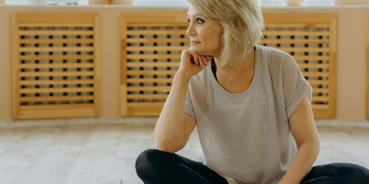 A person looking confused, surrounded by fitness-related thoughts, illustrating the common dilemma between cardio and weight training.